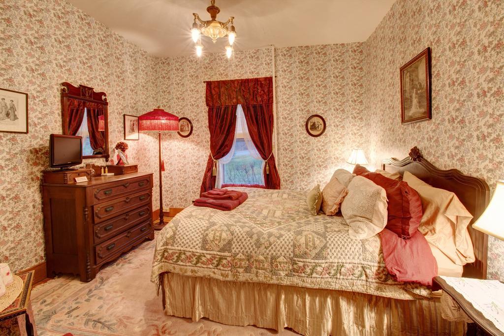Margaretville Mountain Inn B&B Екстер'єр фото